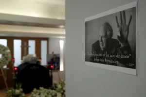 profesor-john-maestro-y-amigo_90706bb8-c110-4a65-aeff-ff793f62326d_medialjnimgndimage=fullsize